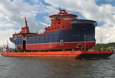 Kadłub Ronja Ocean w drodze do Norwegii