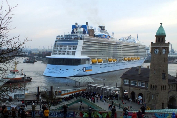 Najnowszy wycieczkowiec klasy Quantum przypłynął do Hamburga