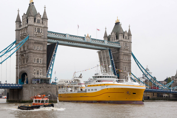 Jej wysokość księżniczka Anna, trawler Kirkella i fish & chips [VIDEO]