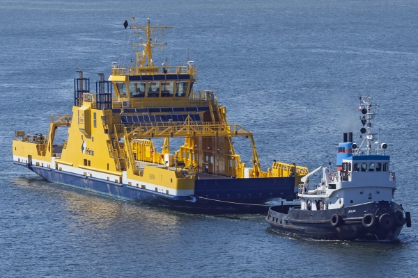 Pierwszy polski prom hybrydowy opuścił stocznię Crist