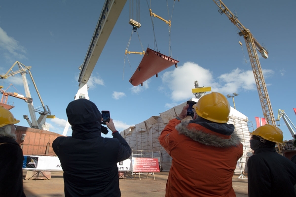 Położenie stępki ekspedycyjnego wycieczkowca polarnego National Geographic Endurance
