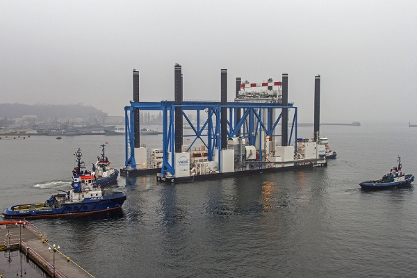 Specjalistyczna barka Zourite wyholowana na próby morskie [VIDEO] | PortalMorski.pl