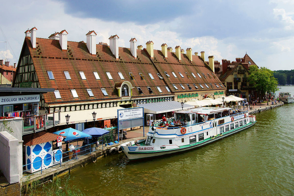 Pierwszy w tym sezonie rejs statku pasażerskiego po mazurskich jeziorach