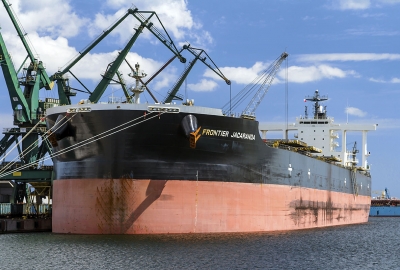 Nowy rekord wielkości statku z ładunkiem w porcie Gdynia należy do Front...