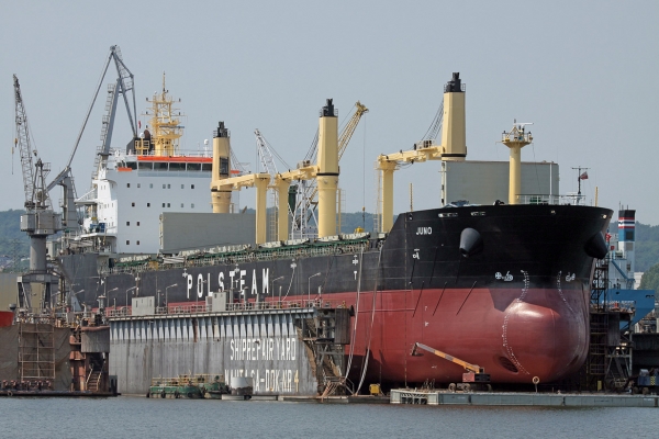 Znowu problem techniczny jeziorowca PŻM ze stoczni Mingde