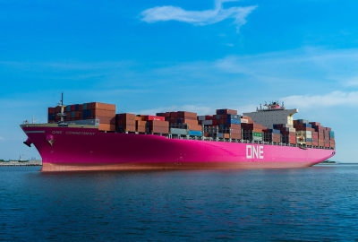 One Commitment - pierwszy ''różowy statek'' ONE w eksploatacji