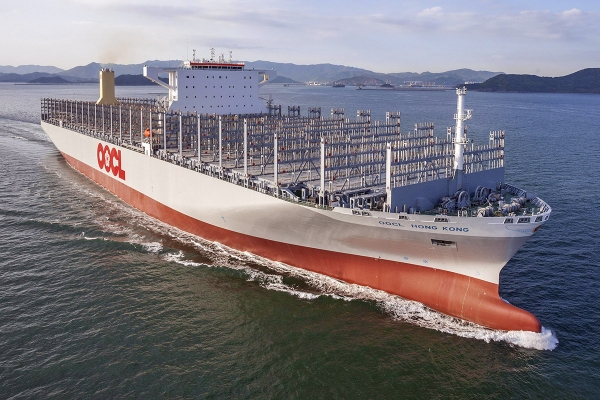 Największy kontenerowiec świata – OOCL Hong Kong dzisiaj w terminalu DCT Gdańsk [VIDEO]...