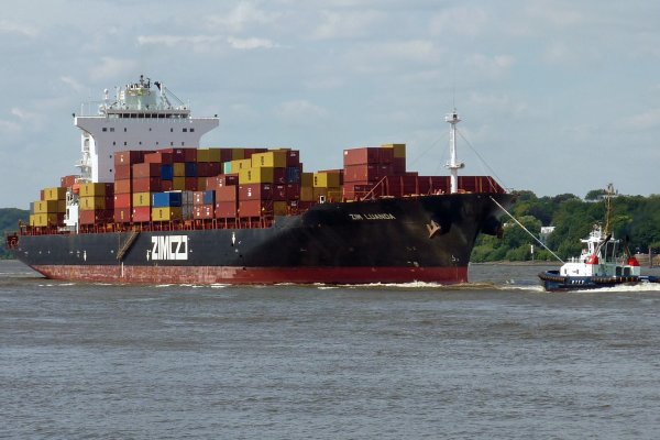 Powiązany z Izraelem kontenerowiec zaatakowany dronem, drugi - uprowadzony