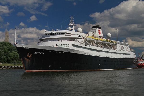 Zatopił liniowiec Andrea Doria, 60 lat później wciąż pływa