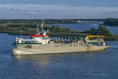 Prace pogłębiarskie i remontowe na torze wodnym Świnoujście-Szczecin