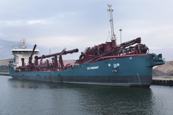 Pogłębiarka pracująca na polskich wodach nominowana do tytułu ''statku roku'' w Holandi...