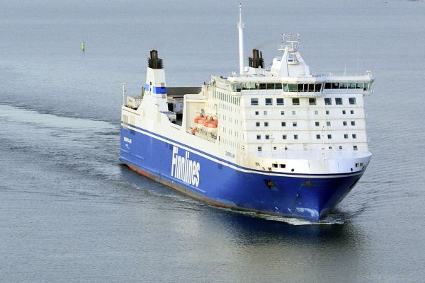 Nasi mistrzowie skoków narciarskich tym razem płyną promem, nie lecą [VIDEO]