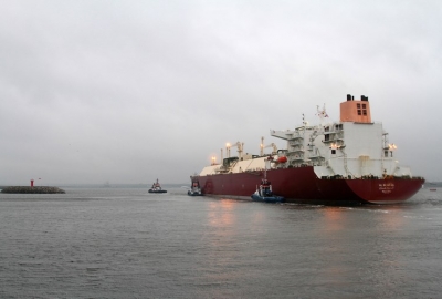 Pogoda wstrzymała wpłynięcie metanowca do terminalu LNG w Świnoujściu