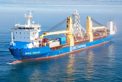 BBC Pearl. Photo: Duncan Grant Smith / BBC Chartering Pierwsze pojazdy bojowe z Korei dla naszej armii już w Polsce - na redzie portu Gdynia