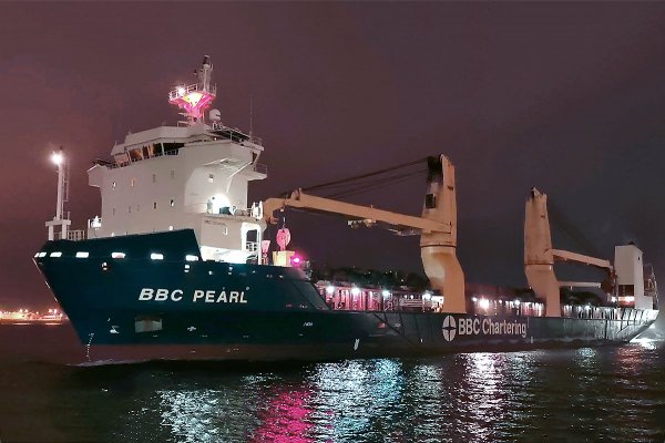 MON: W Gdyni rozpoczęto rozładunek pierwszych koreańskich czołgów i armatohaubic