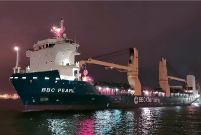 BBC Pearl - wejście do portu Gdynia MON: W Gdyni rozpoczęto rozładunek pierwszych koreańskich czołgów i armatohaubic