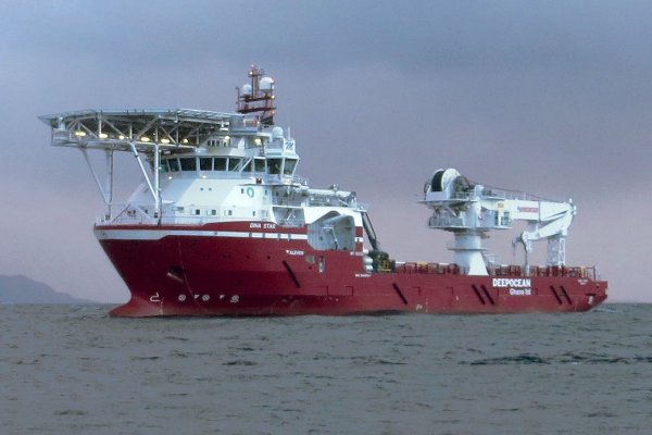 Pierwsze elementy Polskiej Stacji Antarktycznej - w drodze na miejsce inwestycji