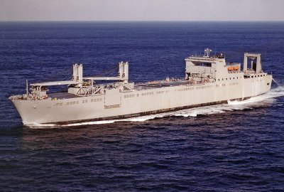 W porcie Gdynia jeden z największych statków ro-ro i sprzęt wojskowy