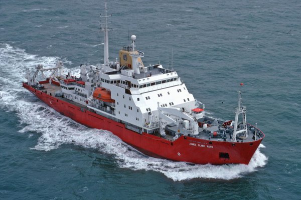 Polscy polarnicy skorzystają z ukraińskiego statku badawczego i logistycznego - lodołam...