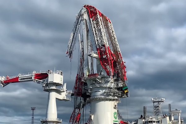 Znowu poważny wypadek przy nabrzeżu Liebherra - pech nie opuszcza fabryki dźwigów w Ros...