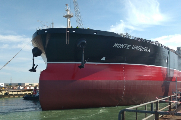 Wodowanie zbiornikowca suezmax w hiszpańskiej stoczni Navantia