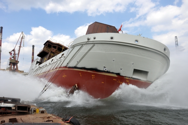 Wodowanie kontenerowca arktycznego B 202/2 w stoczni Remontowa Shipbuilding w Gdańsku [...