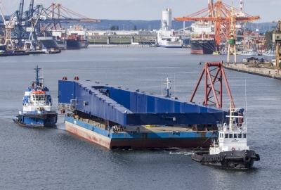 Vistal przekazał podpory wielkiej suwnicy dla stoczni w Finlandii