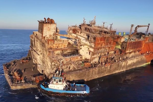 Rosja zbadała wrak gazowca Arctic Metagaz
