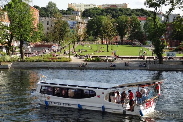 Na Brdzie ruszyły rejsy statkami turystycznymi