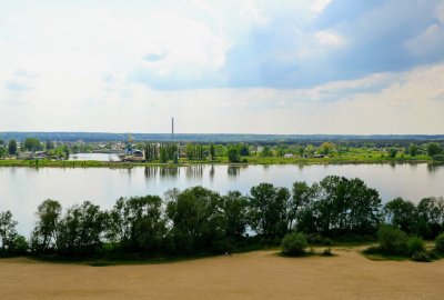 Wznowiono poszukiwania mężczyzny, który wypadł z łodzi do Wisły niedaleko Płocka