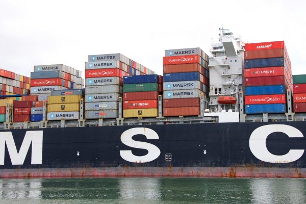 Pożar na kontenerowcu MSC