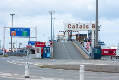 27 migrantów zginęło po zatonięciu łodzi w pobliżu Calais