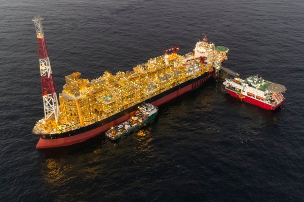 FPSO w płomieniach u wybrzeży Nigerii