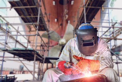 Premier: chcemy odbudowywać przemysł stoczniowy, morski i portowy