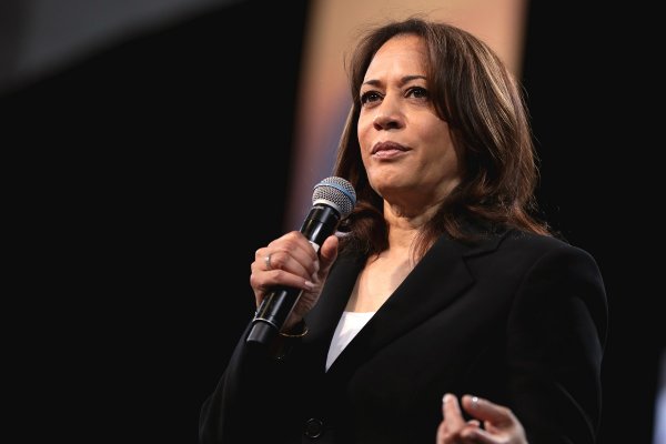Kamala Harris: Chiny straszą, by realizować swoje bezprawne roszczenia na Morzu Południ...