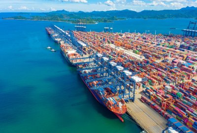 Yantian Port, Shenzhen City, Guangdong (Fot.: Shutterstock) Ogniska Covid-19 w chińskich portach zakłócają dostawy towarów