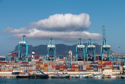Starcia policji z robotnikami blokującymi port w Algeciras