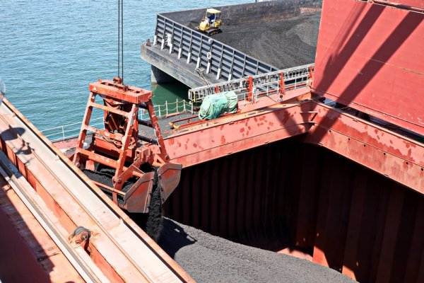 Minister klimatu: czekamy na osiem statków wiozących węgiel do Polski