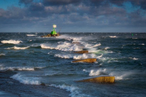 Pomorskie: 20 interwencji w związku z silnym wiatrem, cofka w Gdyni