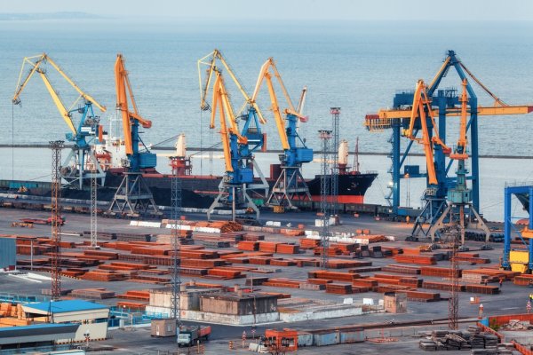 W portach jest około 80 zagranicznych statków zablokowanych przez Rosjan