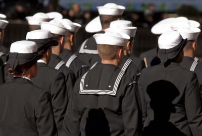 45 żołnierzy marynarki wojennej zwolniono USA ze służby, bo się nie zasz...