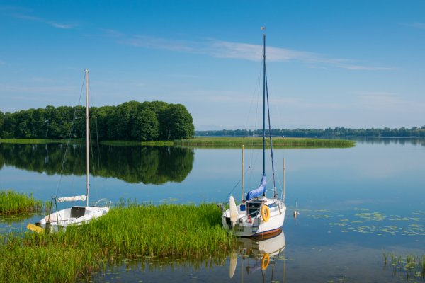 Inspektorzy ochrony środowiska będą karać za cumowanie przy mazurskich wyspach