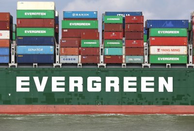 Fot.: Shutterstock Ever Ace - największy kontenerowiec świata przepłynął przez Kanał Sueski