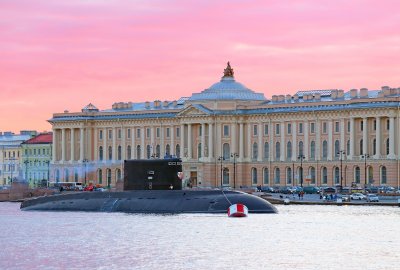 Okręt podwodny B-271 projektu 636.3 warszawianka przed Akademią Sztuk Pięknych w Petersburgu (Fot.: Shutterstock) Flota Bałtycka dostanie nowe okręty podwodne