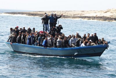 18 łodzi z migrantami dotarło na Lampedusę od północy z poniedziałku na wtorek