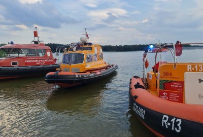 Mazurskie Ochotnicze Pogotowie Ratunkowe (Fot.: MOPR / Facebook) Na jeziorze Niegocin wywrócił się houseboat