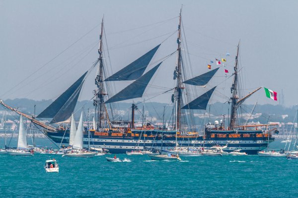 Żaglowiec Amerigo Vespucci wyruszy z Genui w rejs dookoła świata, by promować włoską ku...