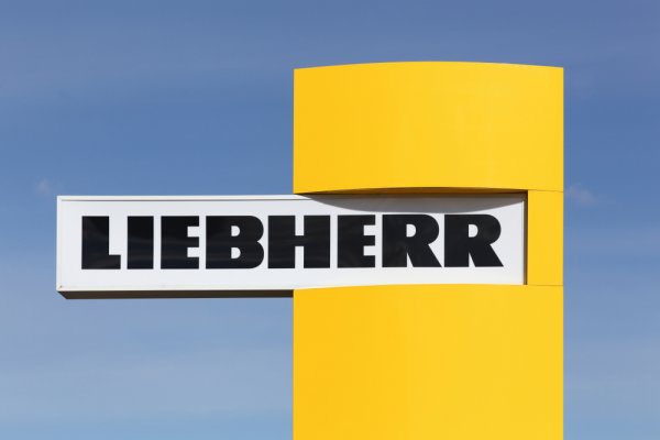 Nowy żuraw Liebherra w HES Gdynia