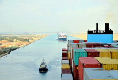Zdjęcie ilustracyjne (Fot.: Shutterstock) Statek na krótko zablokował Kanał Sueski