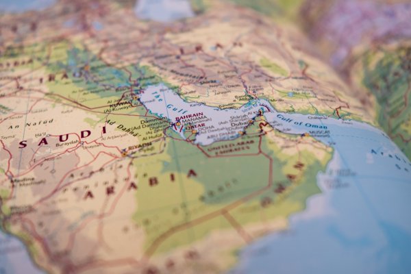 Amerykańska V Flota interweniowała, gdy irański okręt usiłował przechwycić tankowce w Z...